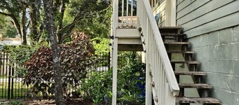 Tree House Apartment in Dixieland, cozy 1930's garage apartment, great location!