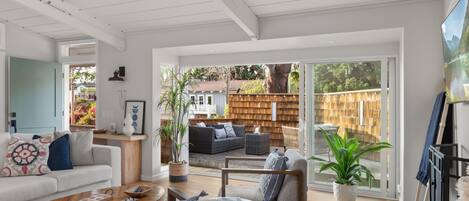 Smart TV, fireplace, stereo, offices