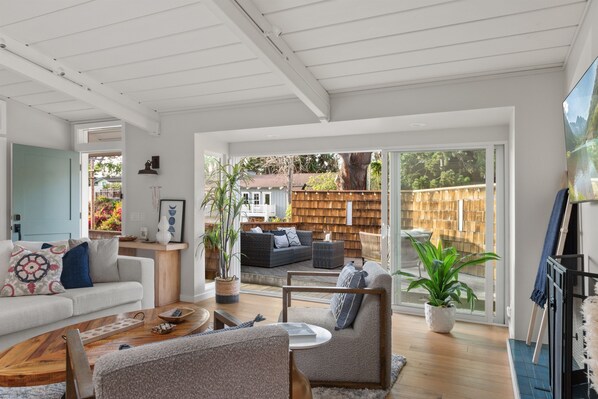 Smart TV, fireplace, stereo, offices