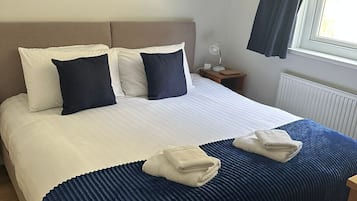 2 chambres, fer et planche à repasser, Wi-Fi gratuit, draps fournis