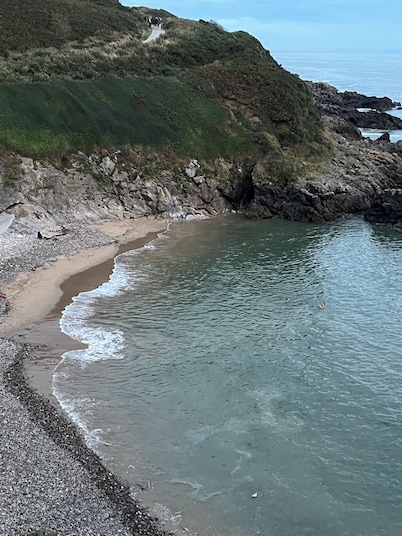 Stylish Rotherslade/Langland beach view apartment - 1 min from the beach