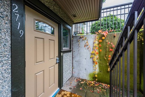 Lovely & Cozy 1BD Basement Suite.