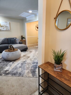 Smart TV - Tranquil Oasis in the Clouds (Charlotte)