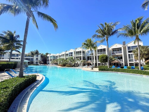 Oceanview • Pool View • Indoor/Outdoor Pickleball