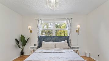 3 habitaciones, tabla de planchar con plancha, wifi y ropa de cama