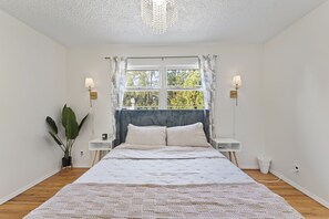 3 عدّة غرف نوم ومكواة/لوح كي وواي فاي وملاءات أسرّة