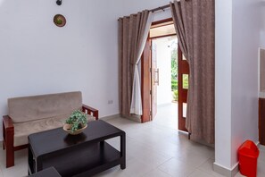 Deluxe Suite | Living area - Katente Country Resort (Kyegegwa)