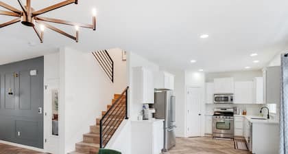 The Burb Gem in N Vancouver near Med facilities