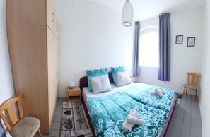 3 Schlafzimmer, Reisekinderbett, kostenloses WLAN, Bettwäsche