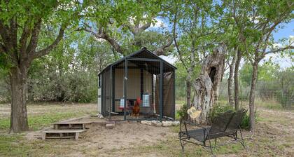 Outlaw Love 1 Bedroom Cabin by Redawning