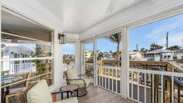 House, 3 Bedrooms | Balcony