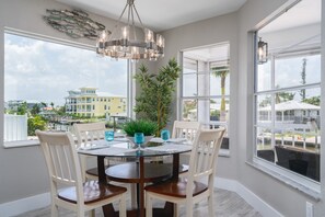House, 3 Bedrooms | Tempat makan