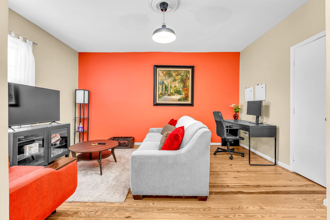 King VIP- Centrally located, minutes to Mary Washington and I95
