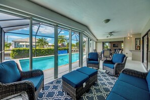 A heated pool - Blue Mermaid Villa - Incredible 4 BR/3 bath Villa with heated pool, kayaks, bikes, and fishing poles (Cape Coral)