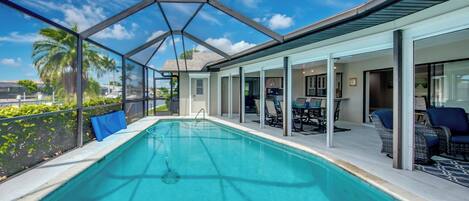 حمّام سباحة مُدفَّأ