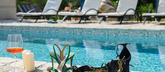 Modern villa, heated pool, 3 bedrooms+3 bathrooms, playground, quiet location,