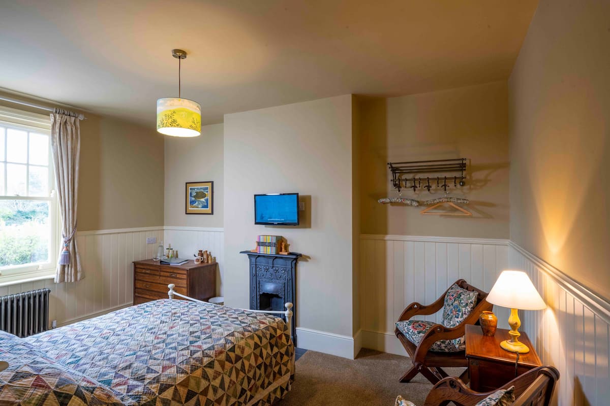 스탠다드 더블룸 | 무료 WiFi, 각각 다른 스타일의 인테리어, 각각 다르게 가구 비치, 침대 시트