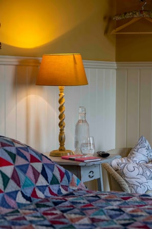 Deluxe Double Room | Individually decorated, individually furnished, free WiFi, bed sheets - Long Man Inn (Polegate)
