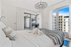 2 Schlafzimmer, Schreibtisch, laptopgeeigneter Arbeitsplatz