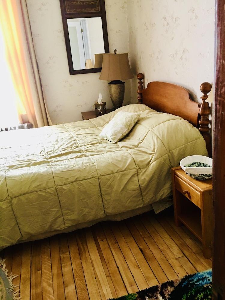 A Victorian duplex in quiet historic downtown Amherst. Pet friendly