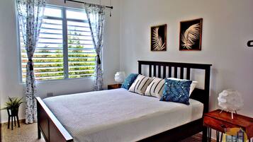 4 chambres, coffres-forts dans les chambres, bureau