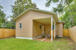 Interior - Downtown Wilmington Studio - Pets Welcome! (Wilmington)