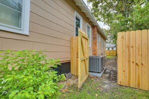 Interior - Downtown Wilmington Studio - Pets Welcome! (Wilmington)