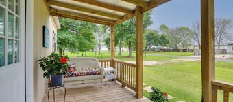 Near Parks & Lakes: Pet-friendly Winnie Cottage