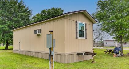 Near Parks & Lakes: Pet-friendly Winnie Cottage