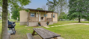 Near Parks & Lakes: Pet-friendly Winnie Cottage