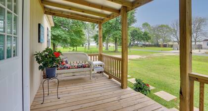 Near Parks & Lakes: Pet-friendly Winnie Cottage