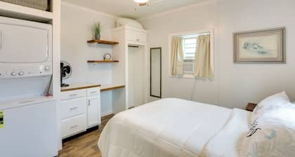 Near Parks & Lakes: Pet-friendly Winnie Cottage
