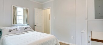 Near Parks & Lakes: Pet-friendly Winnie Cottage