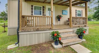 Near Parks & Lakes: Pet-friendly Winnie Cottage