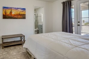 2 bedrooms, iron/ironing board, bed sheets - Cozy Arizona Getaway ~ 5 Mi to London Bridge! (Lake Havasu City)