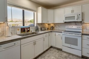 Microondas, horno, placa de cocina, lavavajillas