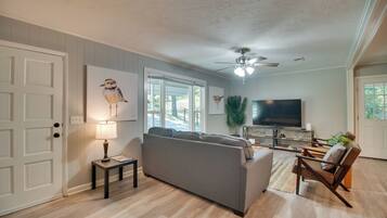 House (2 Bedrooms) | Interior