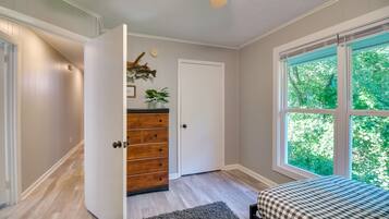 House (2 Bedrooms) | 2 bedrooms, bed sheets