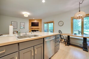 Apartment (2 Bedrooms) | Interior - Modern Bellaire Condo: Pool Access, Near Skiing! (Bellaire)