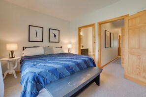 Apartment (2 Bedrooms) | Interior - Modern Bellaire Condo: Pool Access, Near Skiing! (Bellaire)