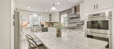 House (6 Bedrooms) | Interior