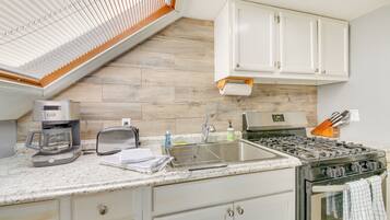 House (6 Bedrooms) | Interior