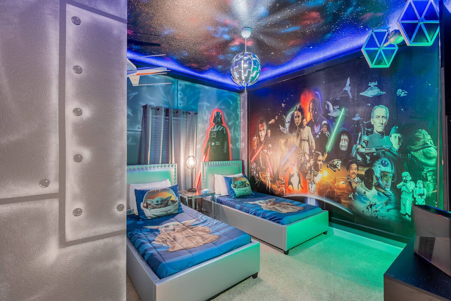 5 Schlafzimmer, Schreibtisch, Bügeleisen/Bügelbrett, Reisekinderbett