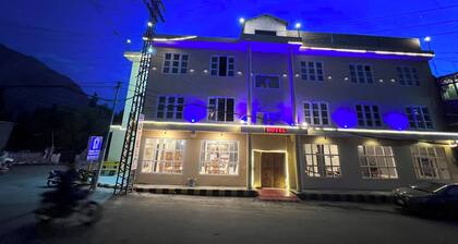 Bottleneck Hotel & Resturant