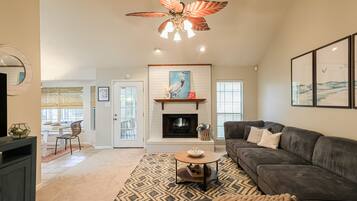 Smart-TV, Kamin, Tischtennisplatte, Arbeitsbereiche