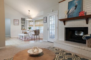 Interior - Awesome Game Room! Near Beach & Historic District! Sleeps 10! Pet friendly! (Savannah)