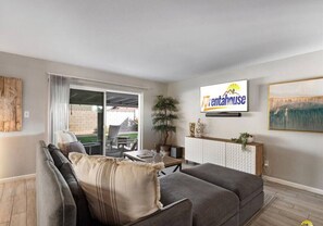 Smart TV, fireplace - Oldtown Scottsdale Paradise+Walking Distance+Putting Green+Movie Projector+Hot Tub (Scottsdale)