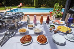 Free daily continental breakfast 