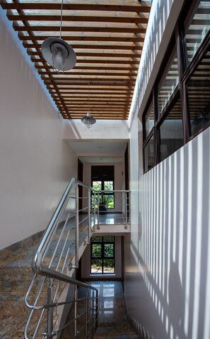 Deluxe Room | Egyptian cotton sheets, premium bedding, memory-foam beds, in-room safe - Deerpark Luxury Stays (Nairobi)