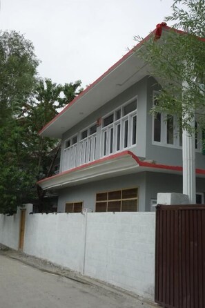 Front of property - Xhansa Hotel Skardu (Skardu)